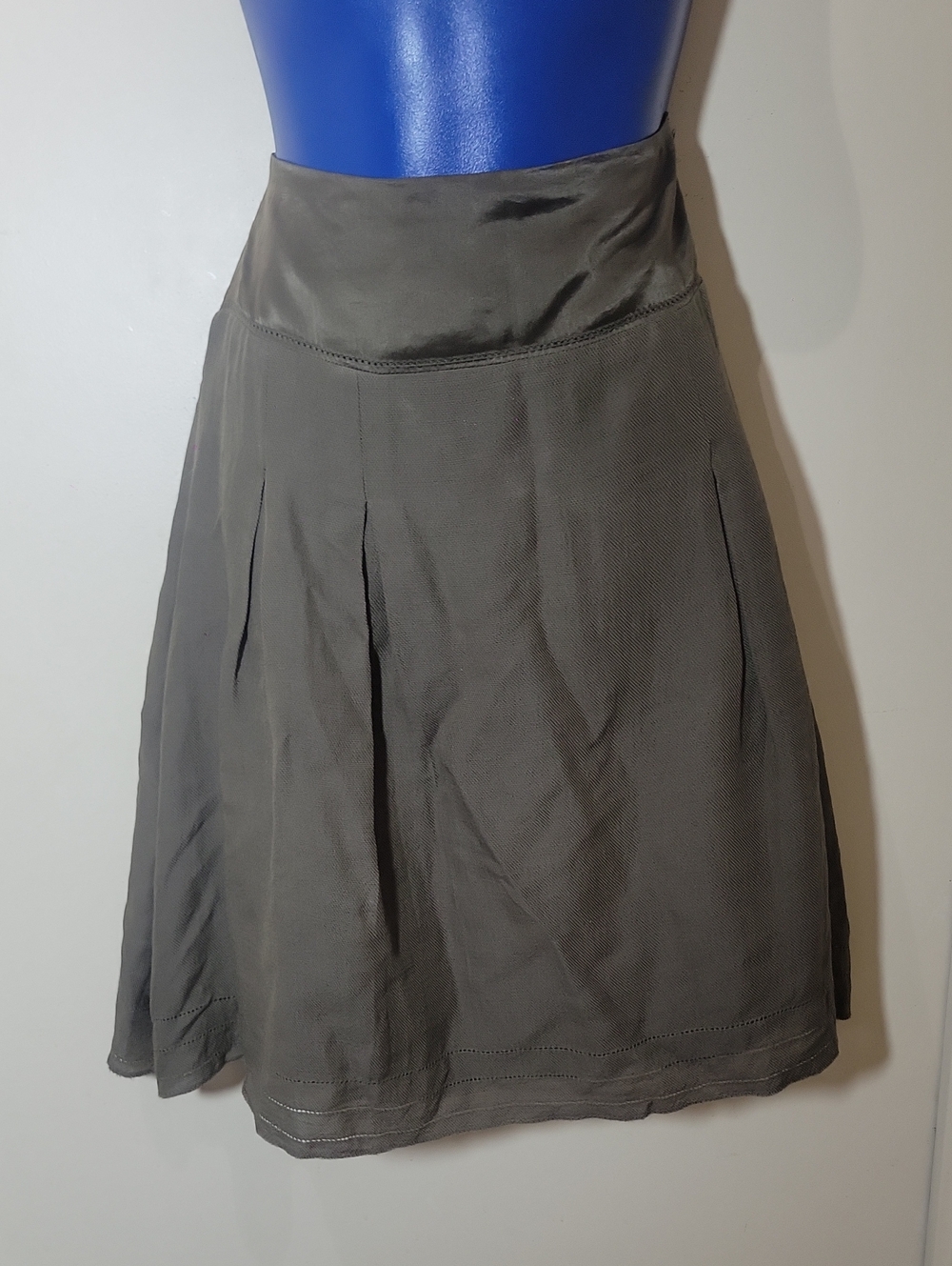 Women's  A-Line Silk/Wool Skirt in Olive Green